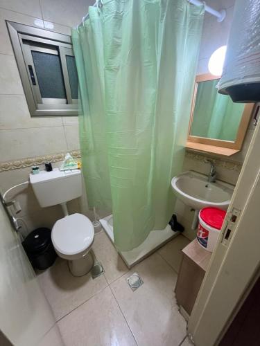 Ванная комната в Shared place in Ramallah