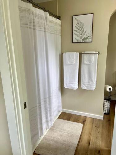 Koupelna v ubytování Beautiful & Comfortable One Bedroom/ One Bathroom