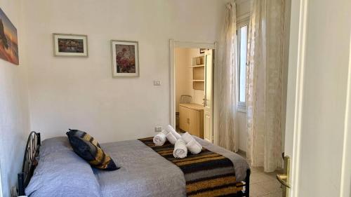 a bedroom with a bed with towels on it at La Dimora Del Cuore Antico in Sassari