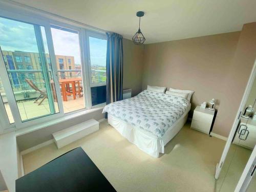 a bedroom with a bed and a large window at Captivating 1-Bed Apartment in London in London