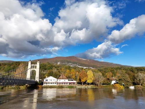 Appartement privé avec piscine vue exceptionnelle sur l'eau