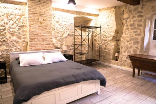 Gallery image of Appartement privé avec piscine vue exceptionnelle sur l'eau in Groslée