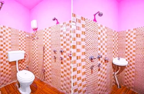 kolkata的住宿－Goroomgo Salt Lake Palace Kolkata - Fully Air Conditioned & Parking Facilities，一间带卫生间和两个盥洗盆的浴室