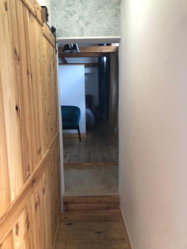 a hallway leading into a room with a chair at Dépendance de charme - Tiny house in Colmar