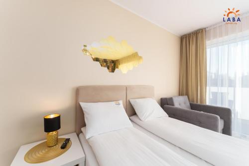 Postel nebo postele na pokoji v ubytování LABA Kołobrzeg Apartamenty Kasprowicza 20AB