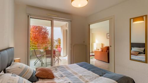 Posteľ alebo postele v izbe v ubytovaní Appart cosy avec grand balcon et parking privatif