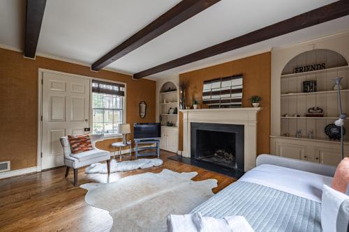 a living room with a bed and a fireplace at LUX Entire home in Bethesda RARE in Bethesda
