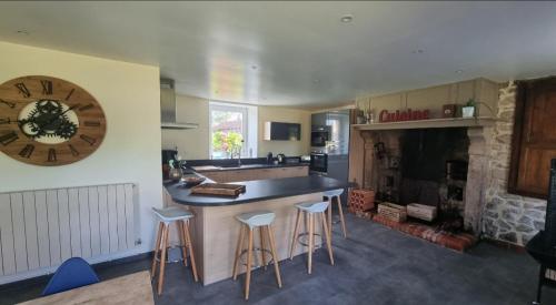 Dapur atau dapur kecil di Chambre Colomby Kaabi Marina
