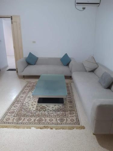 a living room with a couch and a coffee table at Logement entier : appartement s2 Gabès in Gabès