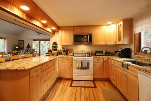 Küche/Küchenzeile in der Unterkunft Goose Hollow 19, Waterville Estates