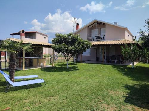 ofrynio kavalas Martin House