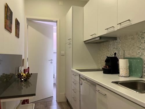 Fantastic 1 Bedroom Apartment at Roma Avenue - 1B