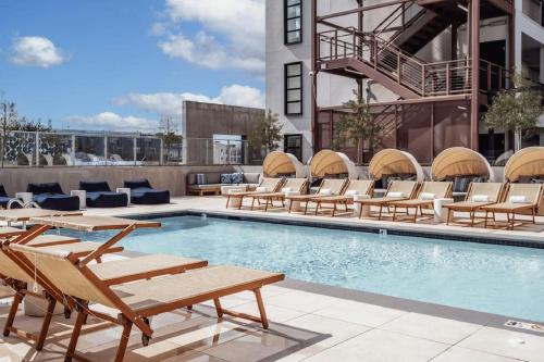 Studio: West Hollywood - World Class Amenities