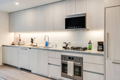 Studio: West Hollywood - World Class Amenities
