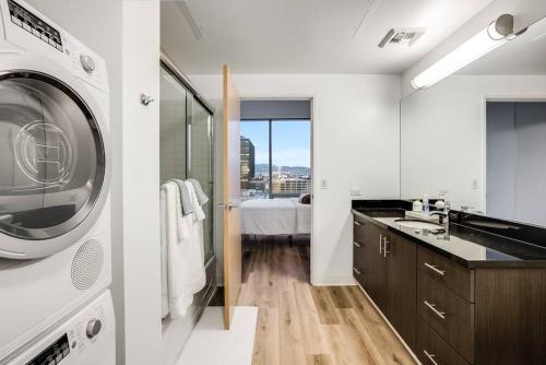 a kitchen with a washer and dryer in a bathroom at NEW 1BR Luxury Highrise in Los Angeles