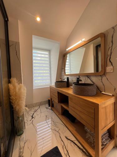 a bathroom with a sink and a mirror at Superbe appartement avec jacuzzi, sauna et hammam, proche de Paris in Châtillon