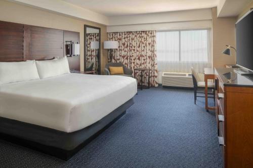 a hotel room with a large bed and a desk at DoubleTree by Hilton San Francisco Airport in Burlingame
