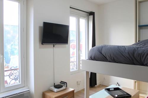 Modern cocoon near Belleville