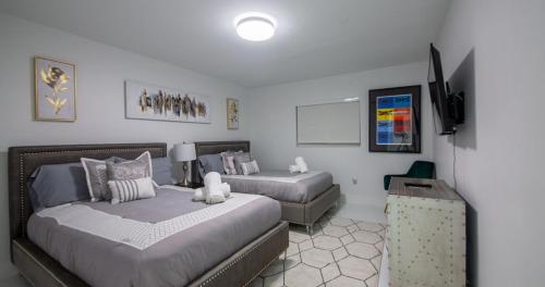 Fotografie z fotogalerie ubytování Striking Urban Villa Backyard BBQ Fire Pit Pool v Miami