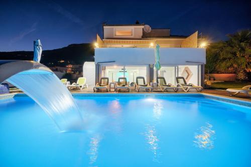 Family friendly house with a swimming pool Kastel Stari, Kastela - 22138