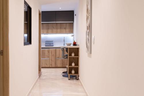 Una cocina o zona de cocina en Cozy Apartment with A/C in North Medellin.