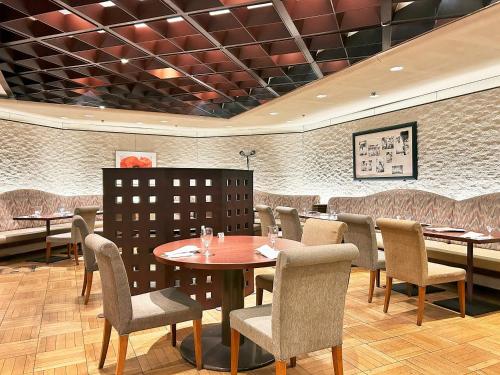 a dining room with a table and chairs at Garden Hotel Shizuoka in Shizuoka