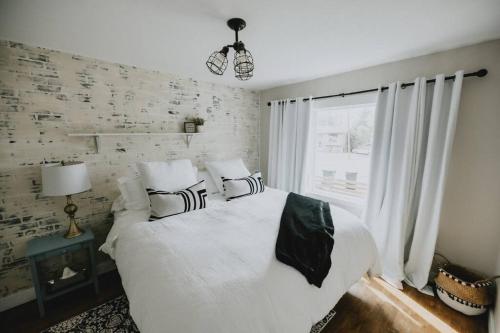 Ένα ή περισσότερα κρεβάτια σε δωμάτιο στο Ultimate Relaxation Heritage Charmer