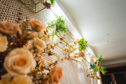 a bunch of flowers hanging from a ceiling at Shianghu Boutique Hotel in Chiayi City