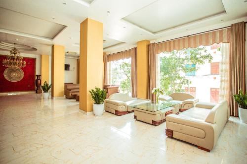 a large living room with couches and a table at Royal ANAN Hotel in Ninh Binh