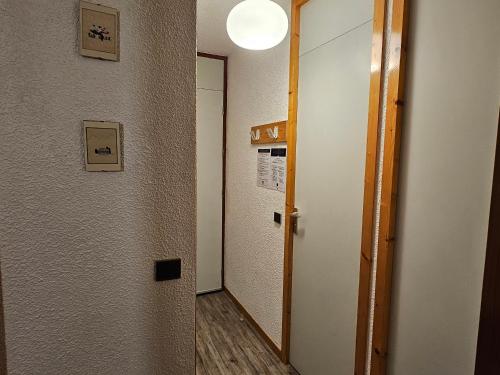 Appartement Valmorel, 2 pièces, 4 personnes - FR-1-356-315にあるバスルーム