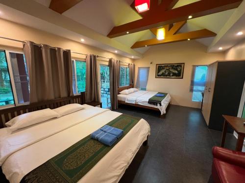 a bedroom with two beds in a room at Bansuan Sangtawan Resort in Uttaradit
