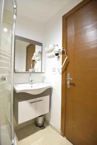 a bathroom with a sink and a mirror at Hotel Ankatra in Ankara