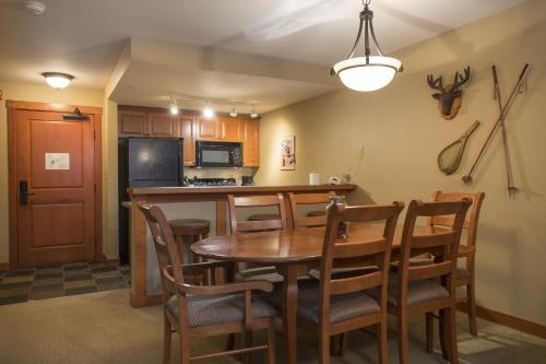 a kitchen and dining room with a table and chairs at 1310 - One Bedroom Den Standard Eagle Springs West condo in Solitude