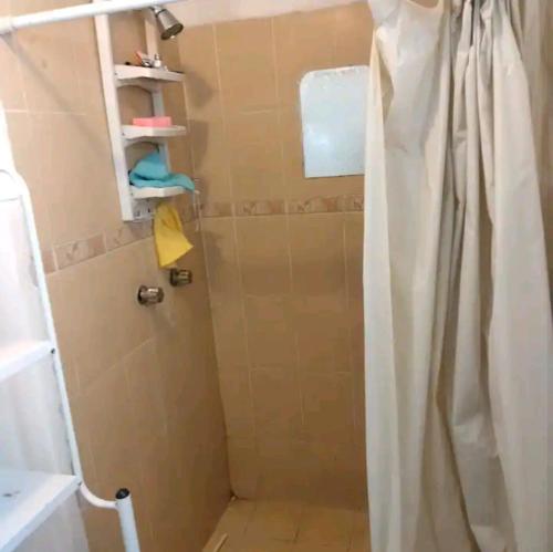 a shower with a shower curtain in a bathroom at Casa sola dos niveles in Chalco de Díaz Covarrubias