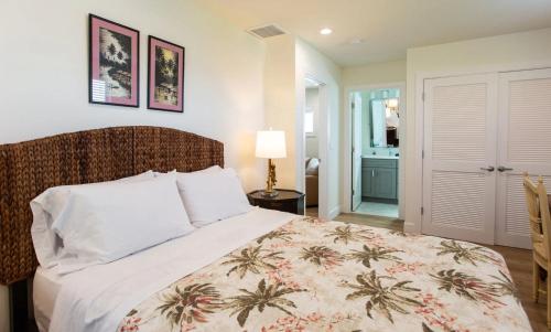 a bedroom with a bed with a pineapple bedspread at Sorrento Vacation Rental in Naples
