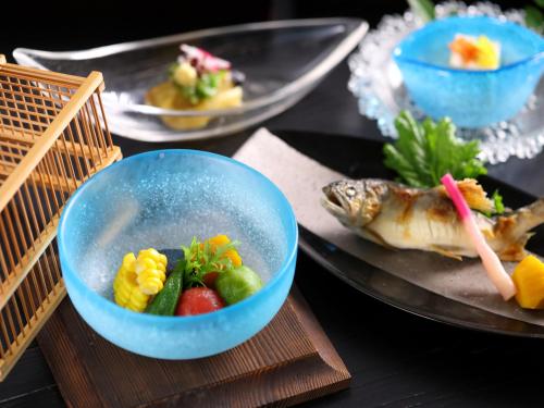 a table topped with bowls of food on a table at Fukeikan 風景館 in Takayama