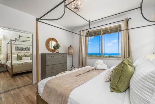 Ένα ή περισσότερα κρεβάτια σε δωμάτιο στο @Marbella Lane - 7BR home w/ Mountain+Ocean Views