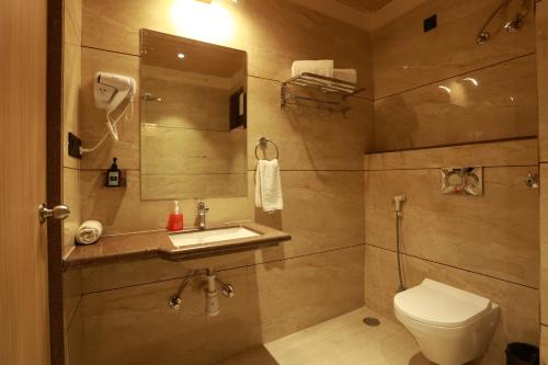 Hotel Taviral Regencyにあるバスルーム