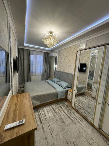 Ένα ή περισσότερα κρεβάτια σε δωμάτιο στο Comfortable apartment in Tashkent