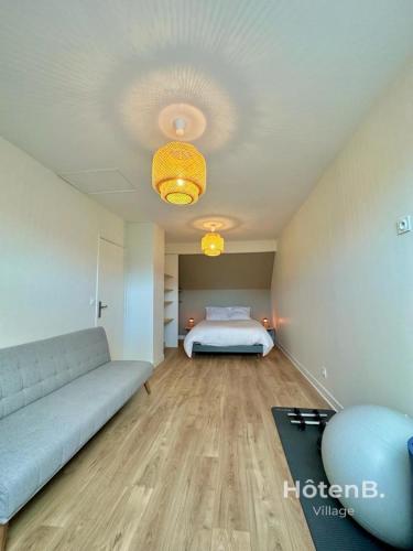 Katil atau katil-katil dalam bilik di Vienne's Splendor Charming T5 by the River - Near Limoges CHU