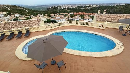 an overhead view of a swimming pool with an umbrella at Casa Rafol in Monte Pego