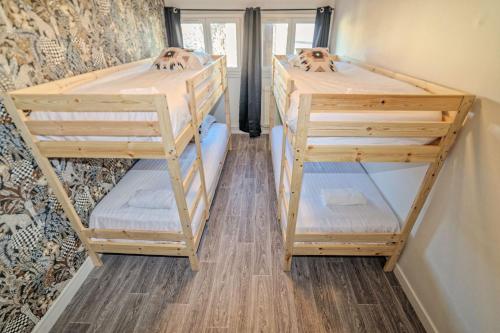 Katil atau katil-katil dalam bilik di Maison 15 couchages idéale pour séjour en groupe