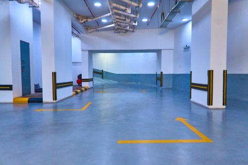 a room with yellow arrows on the floor of a building at Selat Al Bait Hotel in Makkah