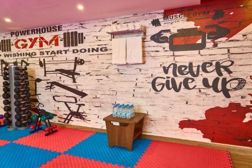 a gym room with a wall with a wall at Selat Al Bait Hotel in Makkah