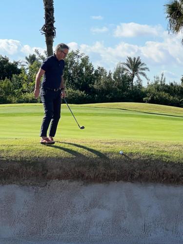 a man is playing golf on a golf course at Loerie Lodge in Keurboomstrand