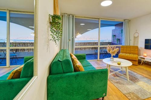 יחידת בוטיק מעוצבת עם נוף למפרץ במיקום מצויין