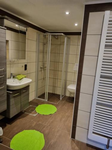 a bathroom with a sink and a shower and a toilet at Ferienwohnung Am Hausberg in Radebeul in Radebeul