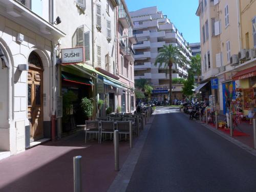 1 Bedroom Notre Dame 2 mins from Croisette and the Palais AC 225