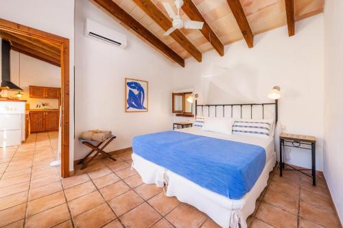 a bedroom with a large bed in a room at Sa Rota den Palerm 3 in Lloret de Vistalegre