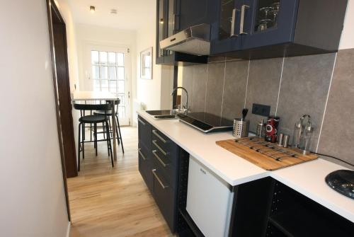 a kitchen with black cabinets and a white counter top at CHIPPY´S Pension in Vreden